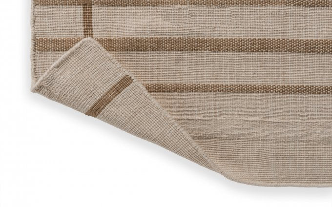 Zona Line Sesame outdoor rug reverse side