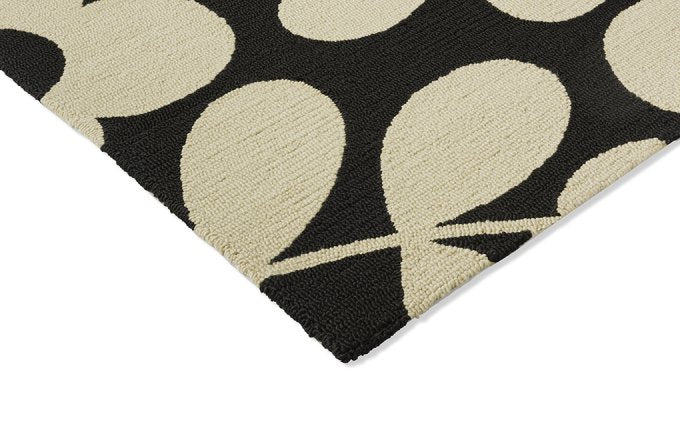 Orla Kiely Stem Sprig Monochrome outdoor rug corner detail