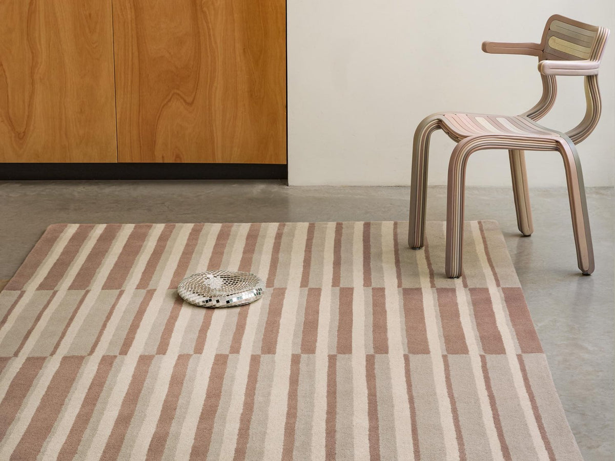 Decor Pilar Blush rug in a room setting