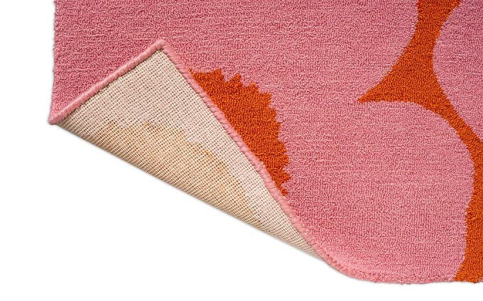 Marimekko Unikko Pink-Orange outdoor rug corner turned to show the backing