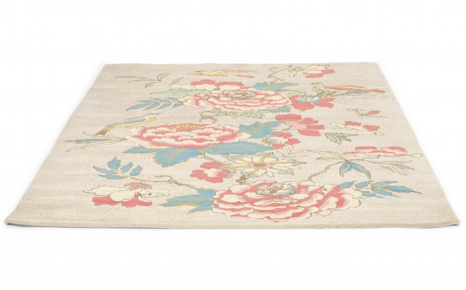 Wedgwood Paeonia Coral 37902 rug angled view