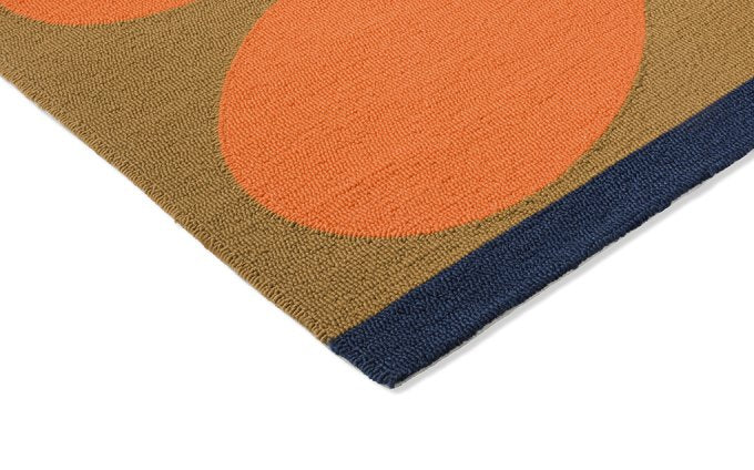 Orla Kiely Giant Sixties Stem Tomato outdoor rug corner detail