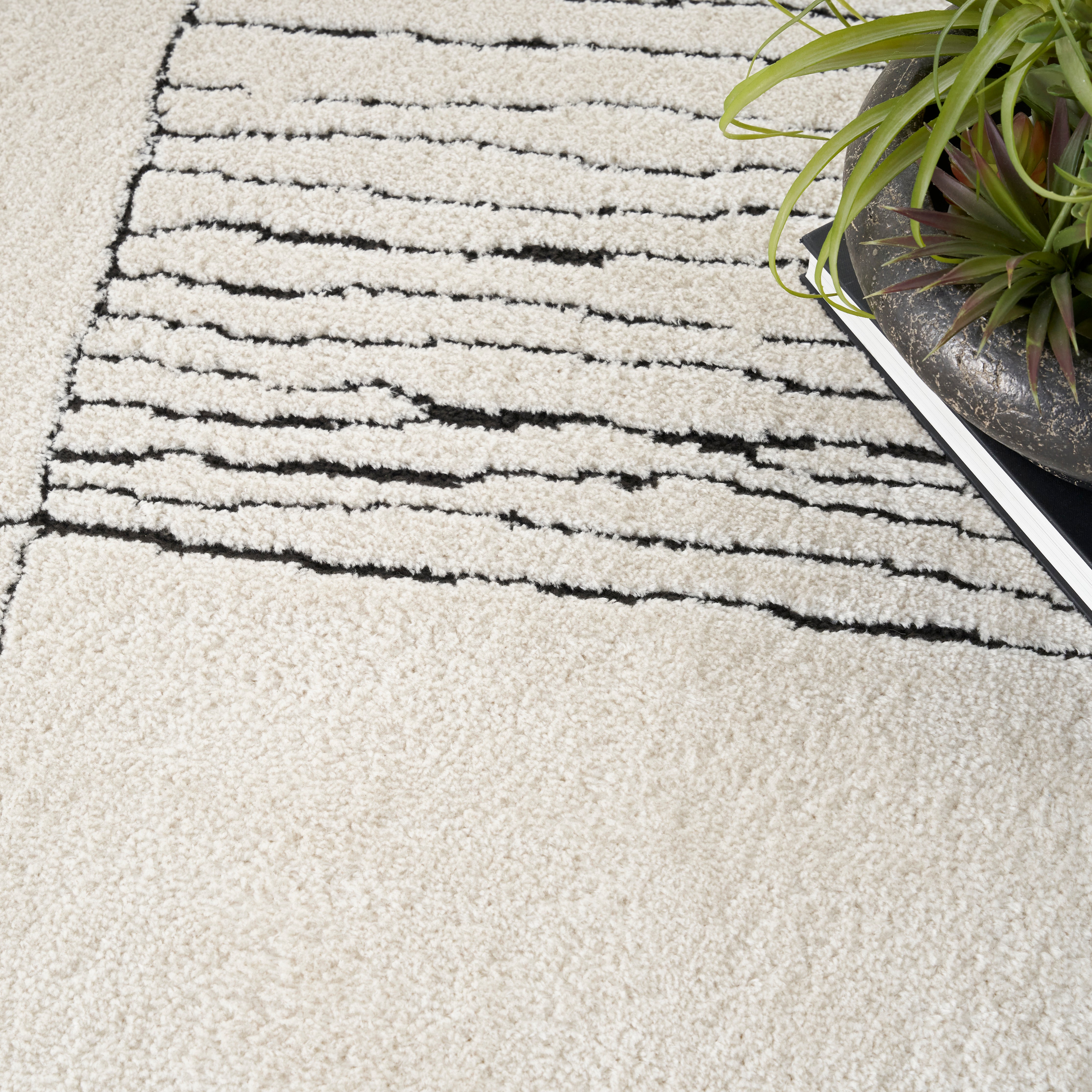 Modern Comfort MNC 02 Ivory Black