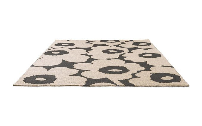 Marimekko Unikko Charcoal-White outdoor rug angled view