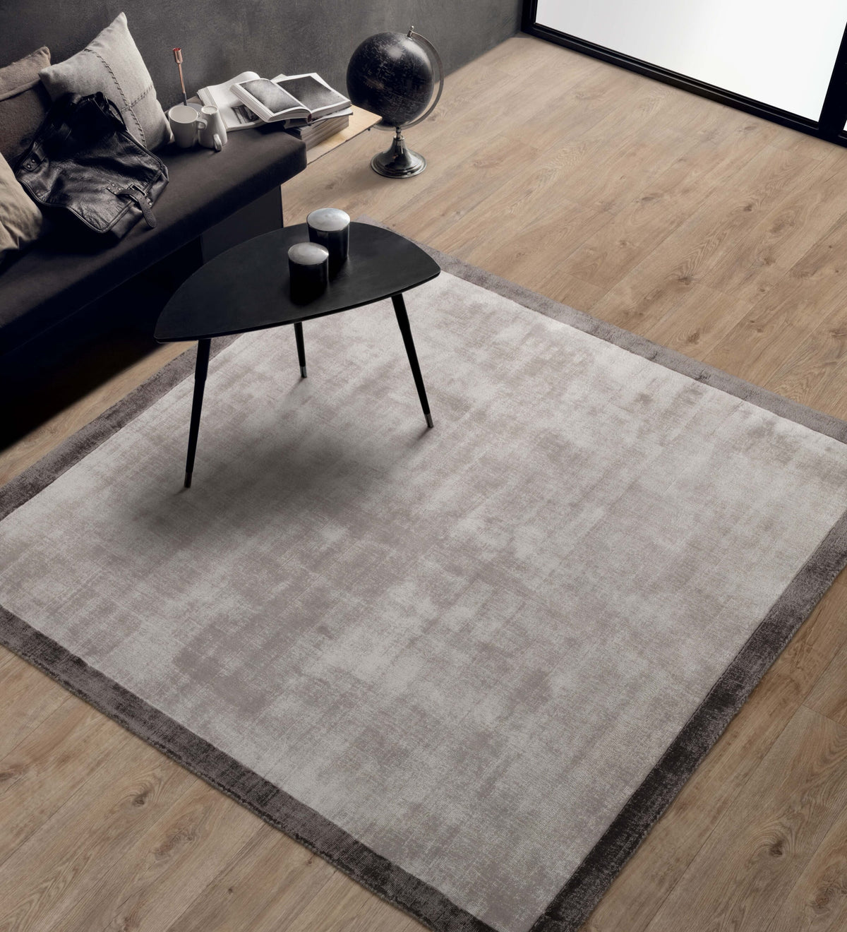 Blade Border Silver Grey rug