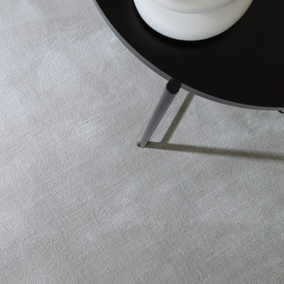 Katherine Carnaby Chrome Silver rug close-up of the pile