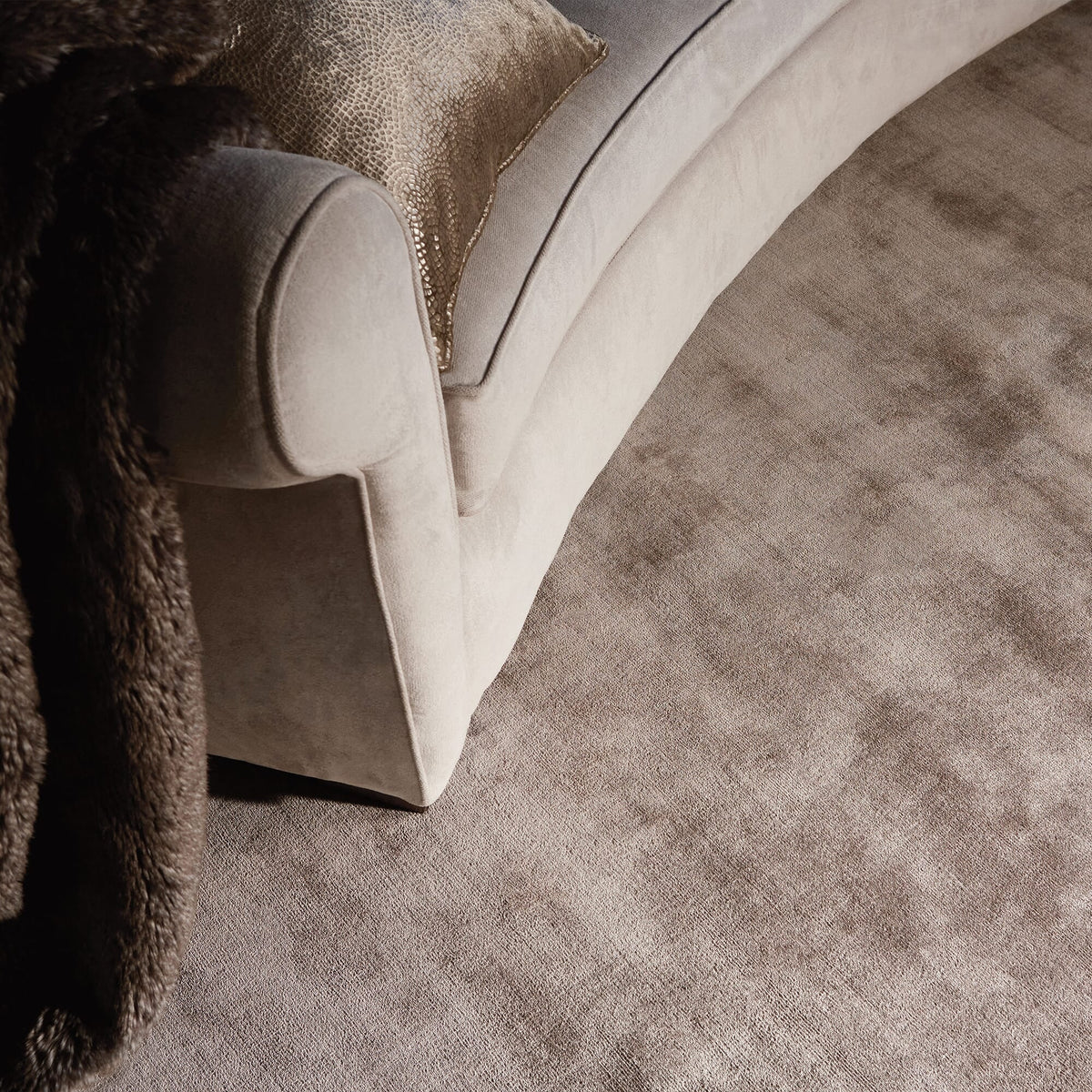Katherine Carnaby Chrome Taupe rug close-up of the pile