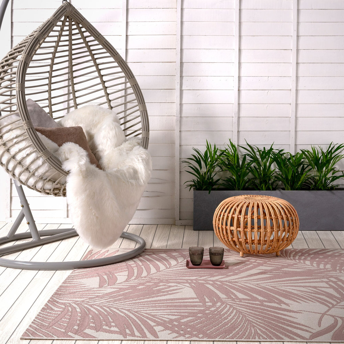 Patio PAT21 Pink Palm rug