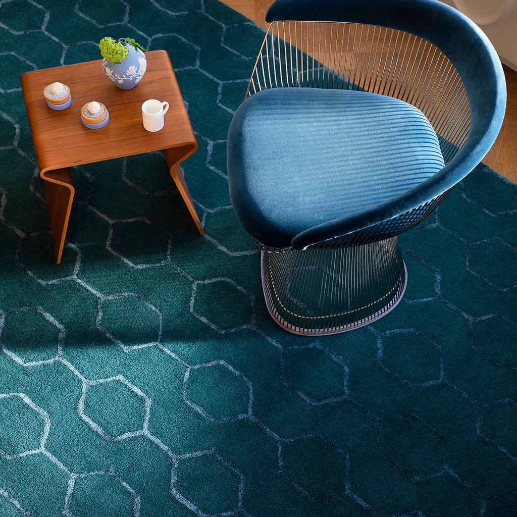 Wedgwood Gio Teal 39107 rug styled in a room setting