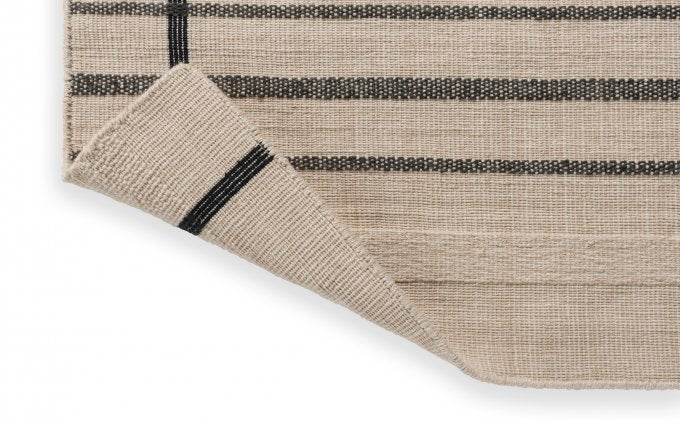 Zona Line Charcoal outdoor rug reverse side