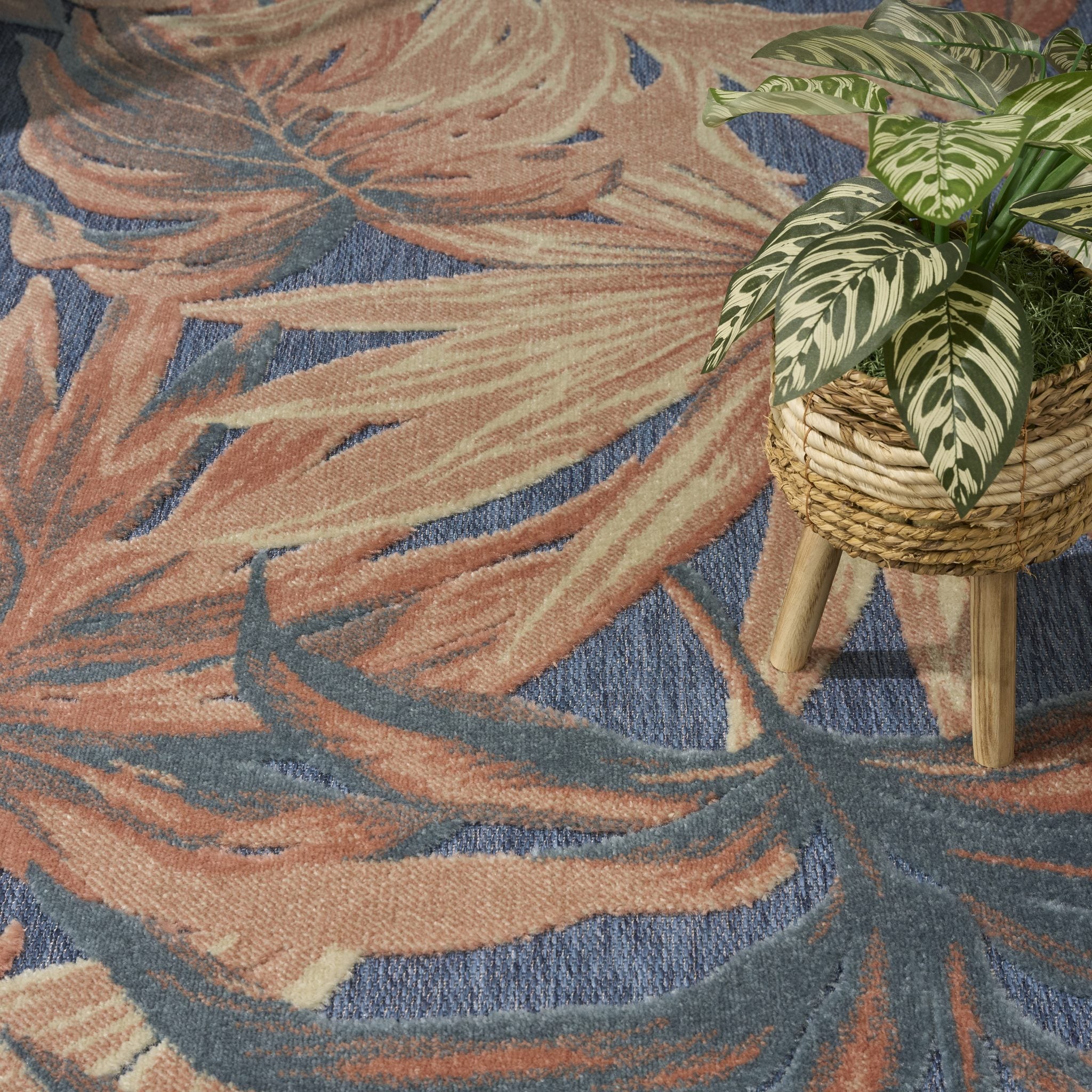 Aloha Alh43 Blue Rose outdoor rug