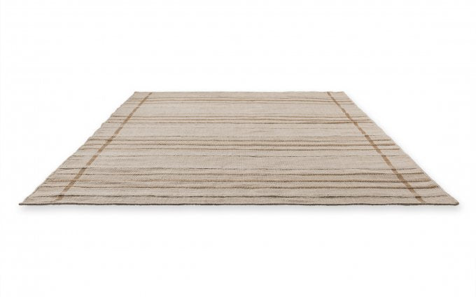 Zona Line Sesame outdoor rug angled view