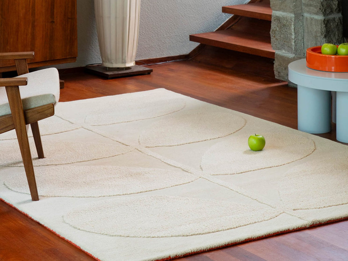 Orla Kiely Solid Stem Ecru rug | Kelaty