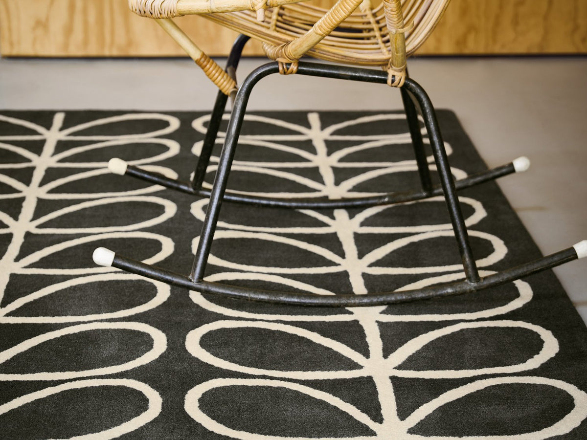 Orla Kiely Linear Stem Slate rug | Kelaty