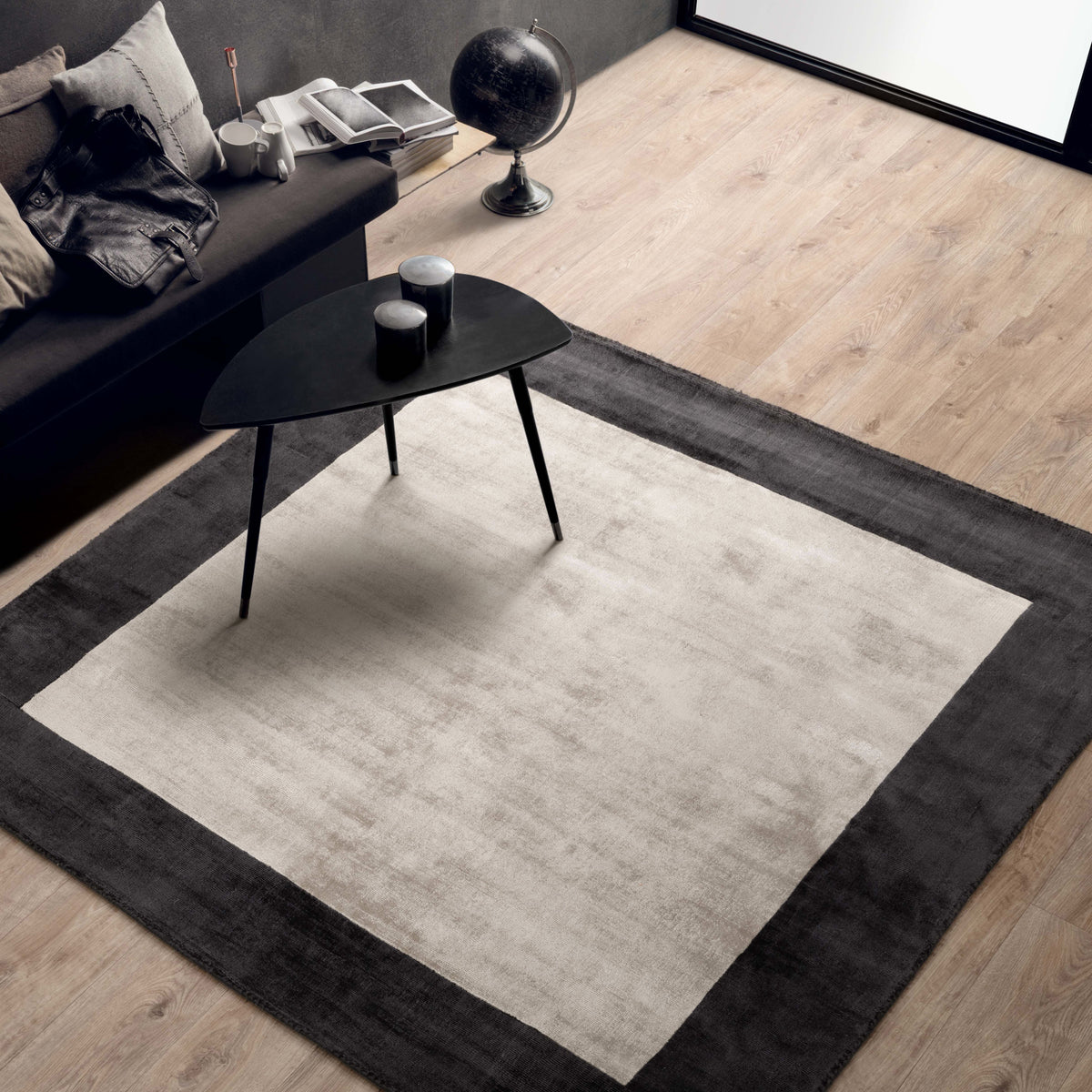 Blade border - Charcoal Silver rug