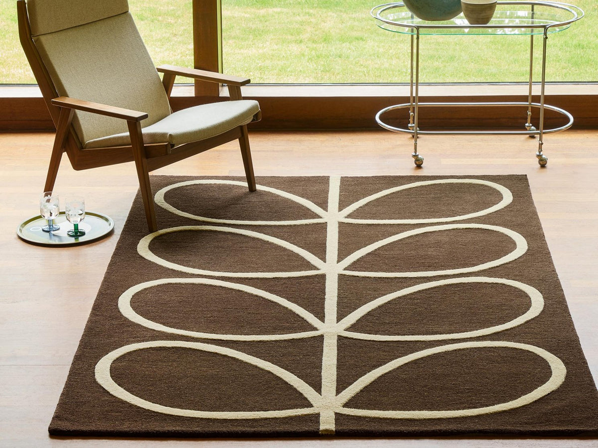 Orla Kiely Giant Linear Stem Walnut rug | Kelaty