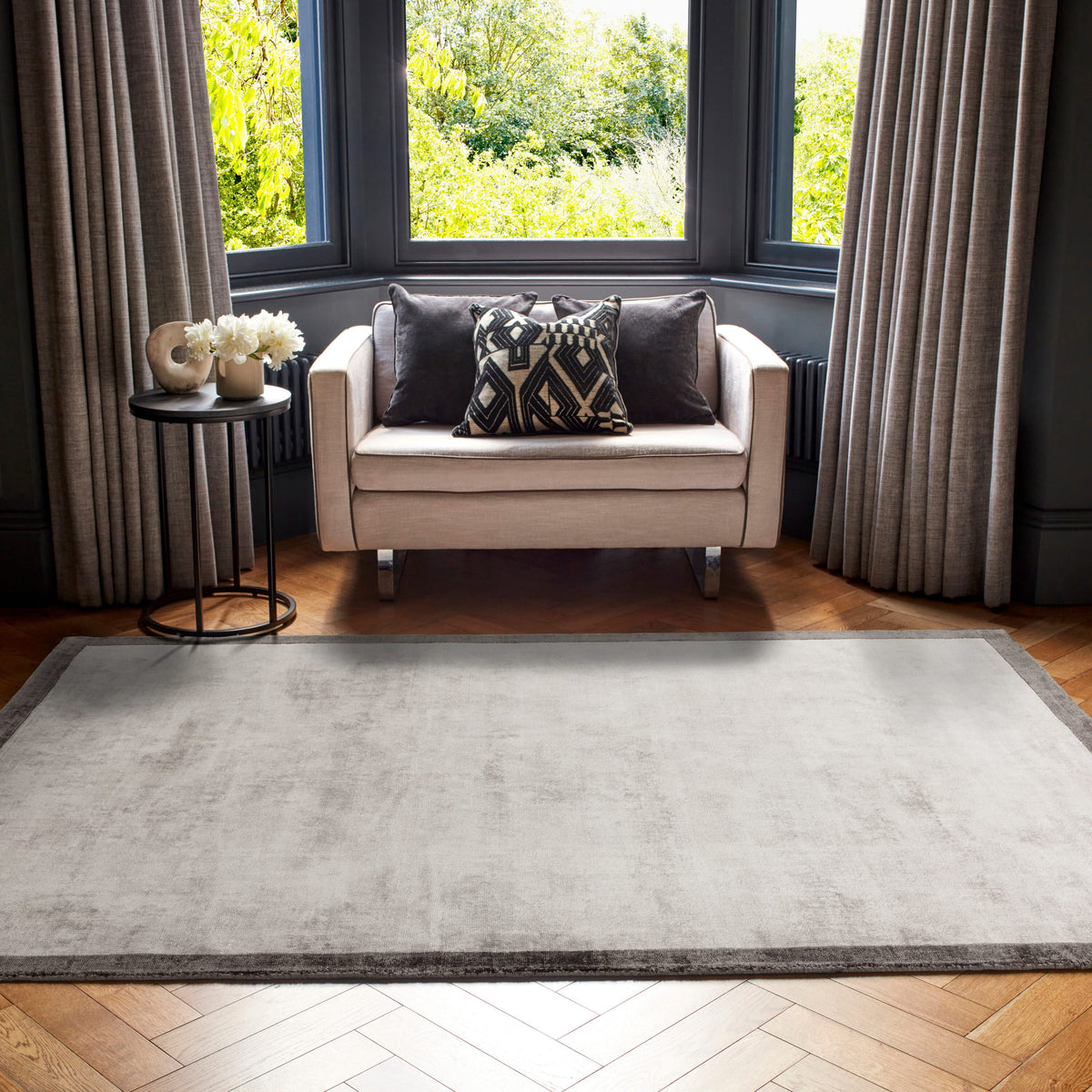 Blade Border Silver Grey rug
