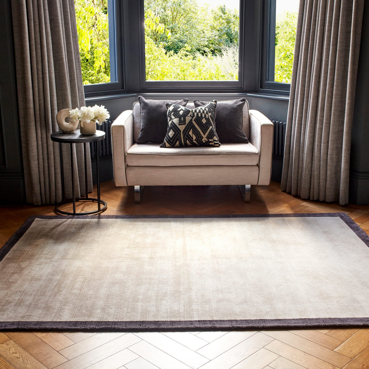 Blade Border Putty Charcoal rug