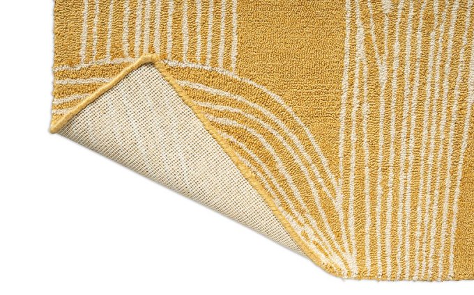 Marimekko Kukat Puhkeavat Straw outdoor rug corner turned to show the backing