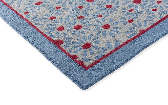 Laura Ashley Thorncliff Daisy Sky Blue outdoor rug corner detail