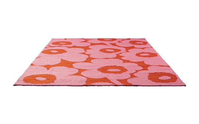 Marimekko Unikko Pink-Orange outdoor rug angled view