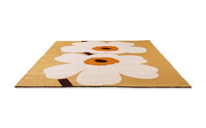 Marimekko Unikko Anniversary Honey outdoor rug angled view