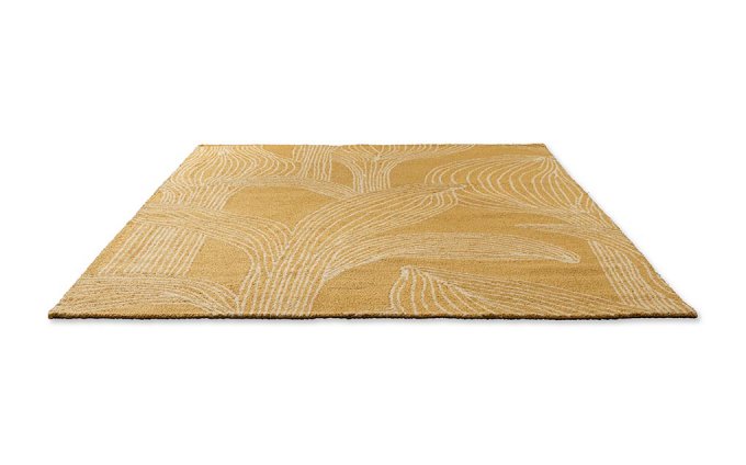 Marimekko Kukat Puhkeavat Straw outdoor rug angled view