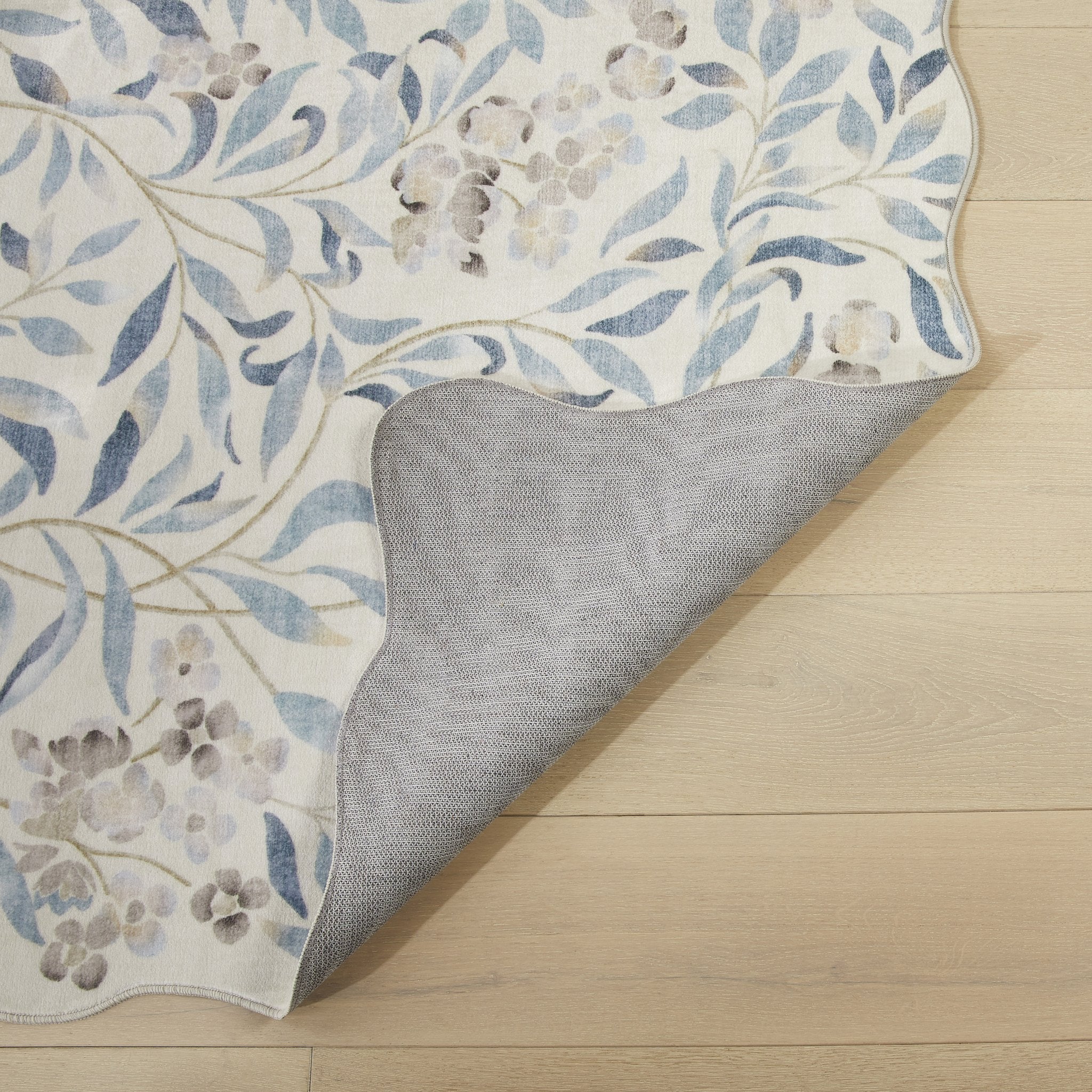 Liberty Lib 301 Ivory Blue rug full view showing the scalloped edge