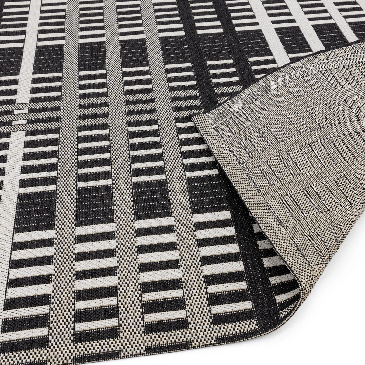 Patio PAT22 Black Grid rug